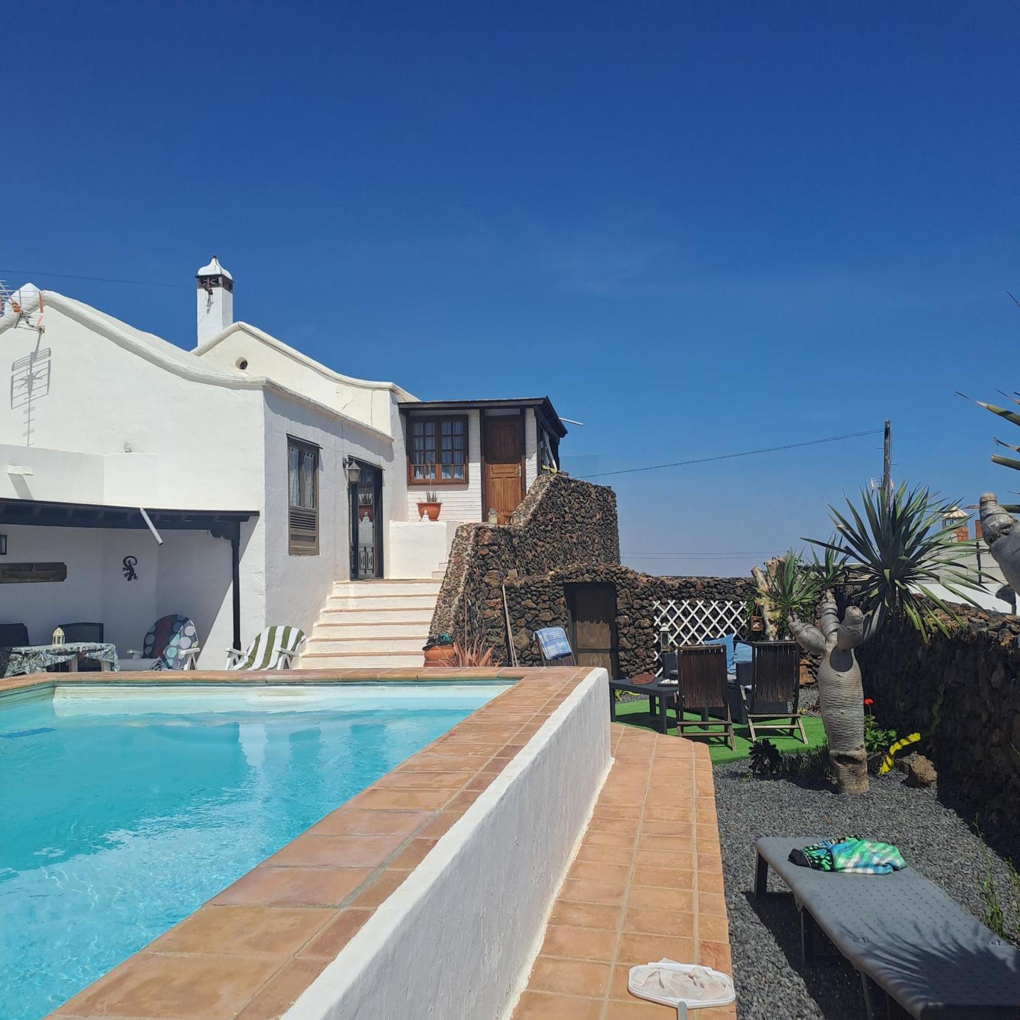 Tipica Lanzarote House Only Adults Bed & Breakfast Tias Exterior photo